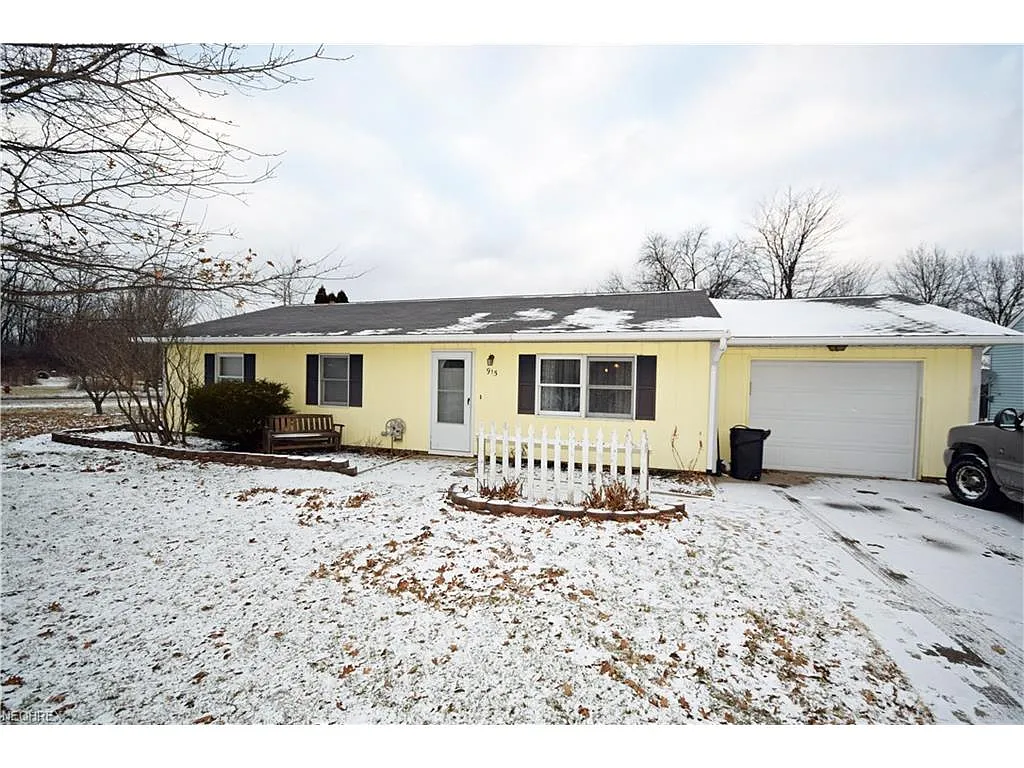 915 Waterloo Ln photo 1