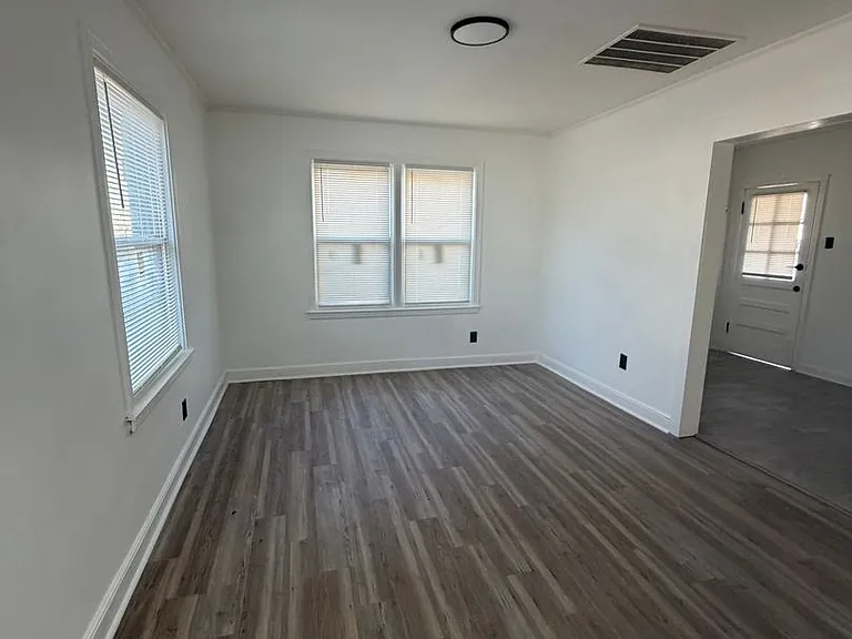 890 Charles Pl — Photo 3