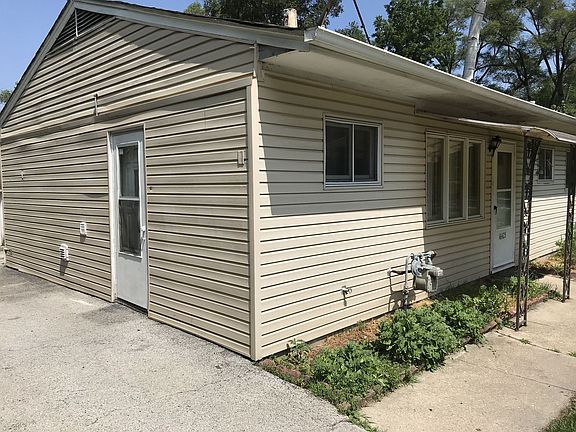 3rd image of 16425 Belleplaine Dr