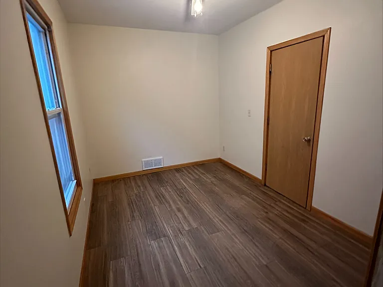 2622 N Newhall St #A — Photo 11
