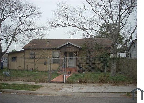 1st image of 2702 Sarita St