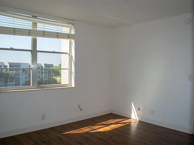 9230 Lagoon Pl #411 — Photo 12