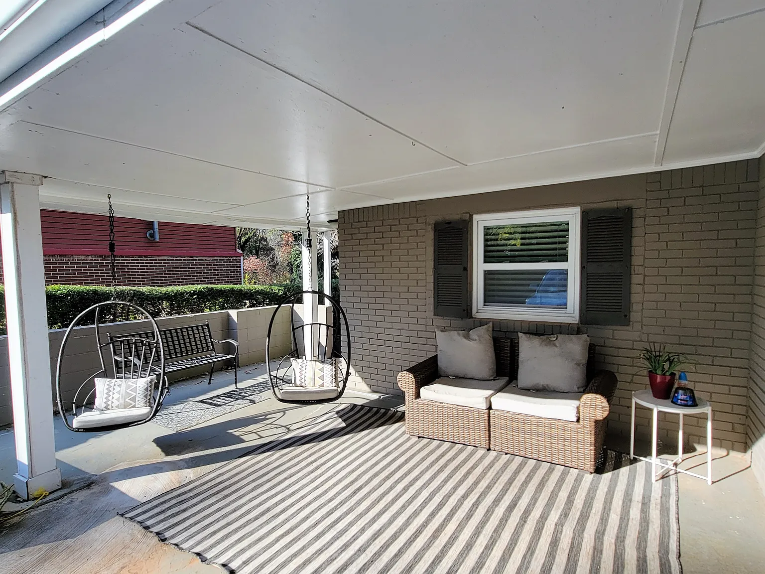 Fully Renovated 4 Bedroom in Belvedere Park! — Photo 4