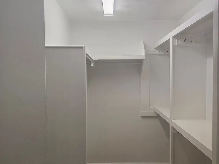 1068 Sharon Dr — Photo 25