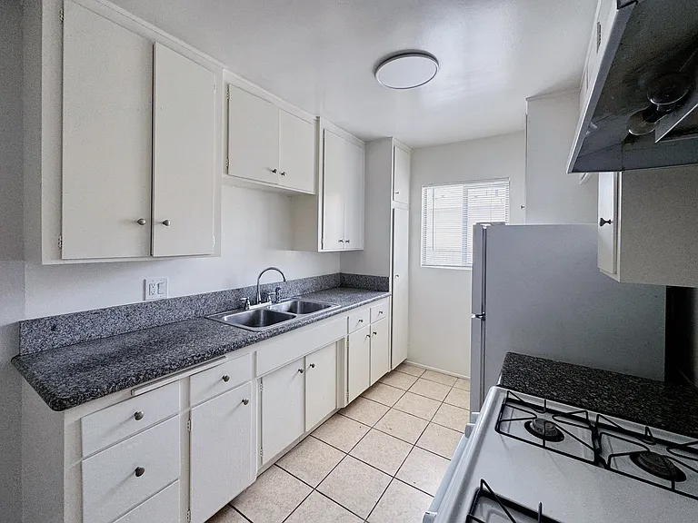 135 N 5th St #D — Photo 6