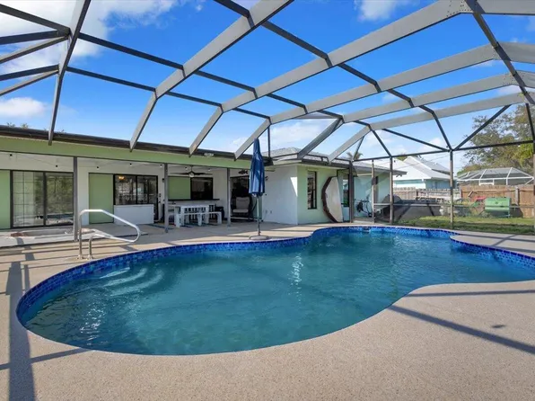 879 SE Carnival Avenue, Port St Lucie, FL 34983