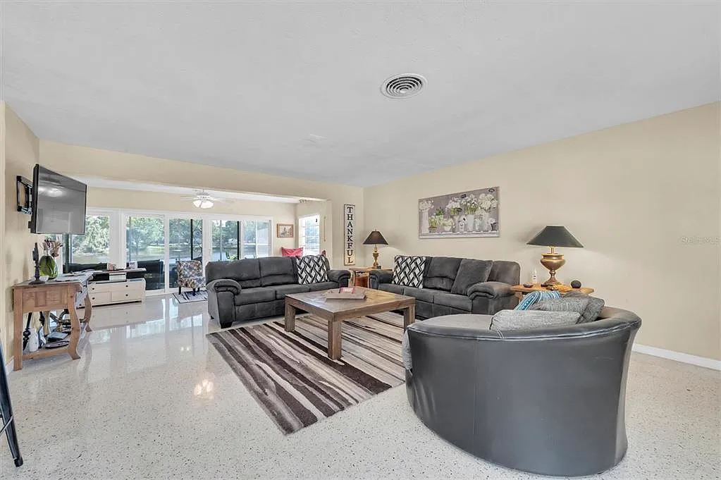 2 bed, 2.0 bath, 1707 sqft, $2,500 — Photo 4