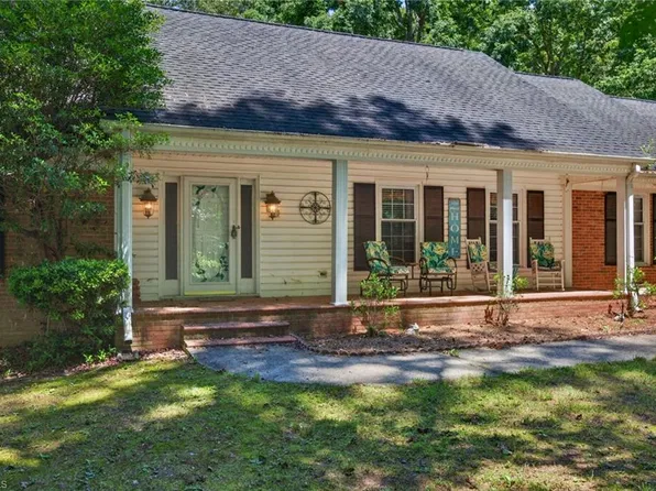6726 Branson Mill Rd, Pleasant Garden, NC 27313