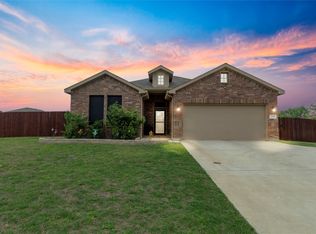 437 Harbor Dr, Azle, TX 76020