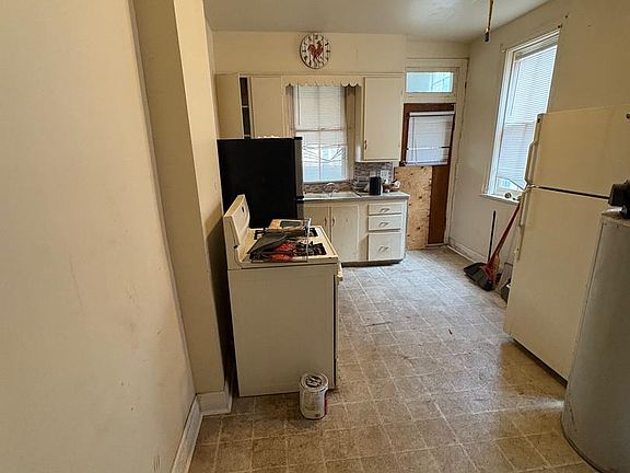 3rd image of 514 Curtin St