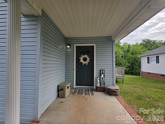 4th image of 220 E Alabama Ave