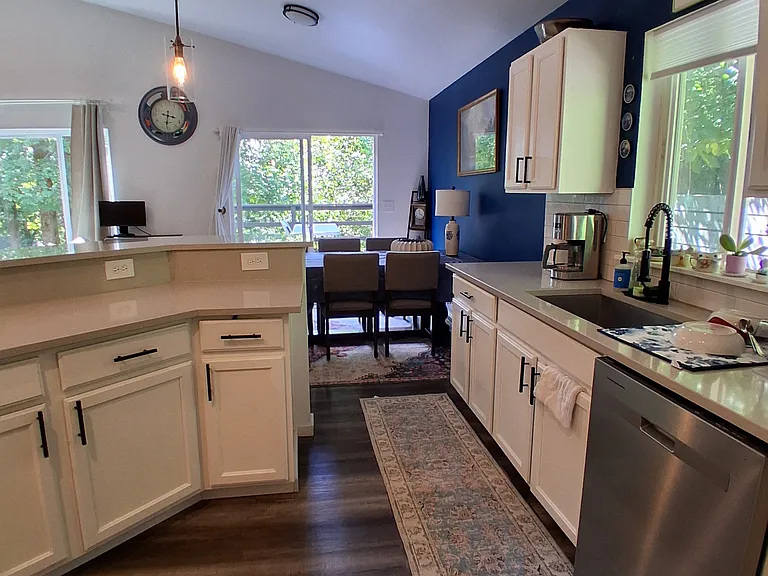 471 E Parkway Blvd — Photo 15