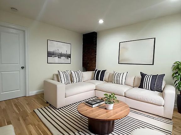4th image of 1640 York Ave APT 1D