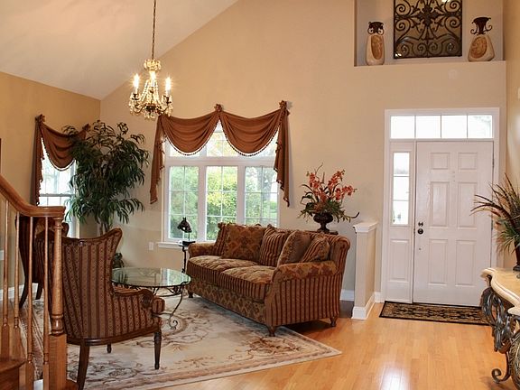 3rd image of 205 Sunflower Ln