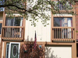 552 Chisholm Ct, Roselle, IL 60172