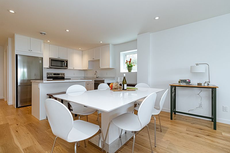 Oak Bay House for rent - 2 Bedrooms — photo 5