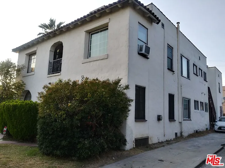6133 Cashio St #1/2 — Photo 5