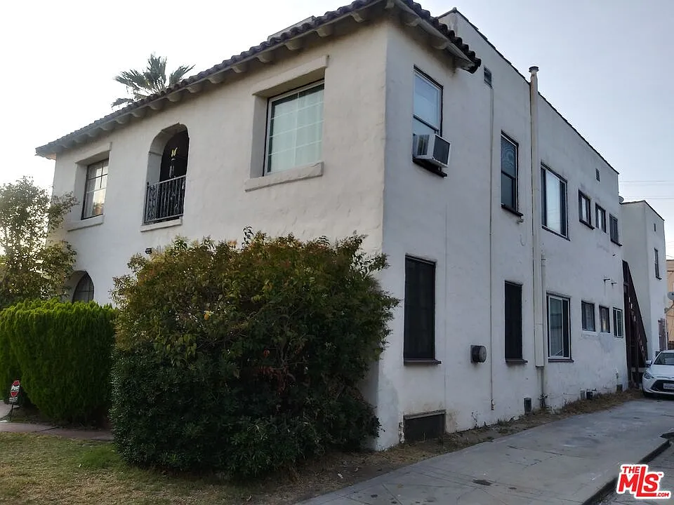 Building Photo - 6133 Cashio St #1/2
