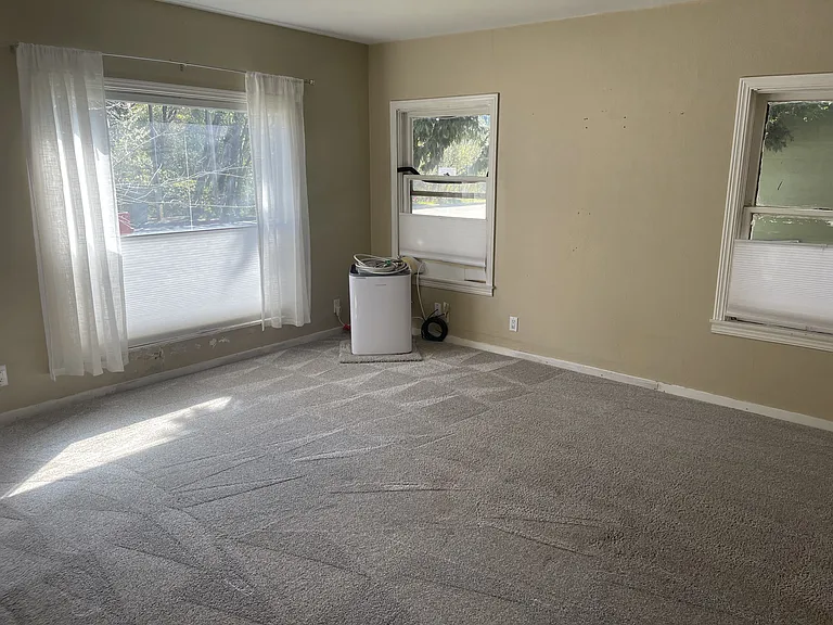 5319 Dunsmuir Ave — Photo 3