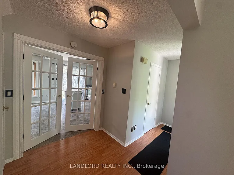 833 Laurier Ave — Photo 42
