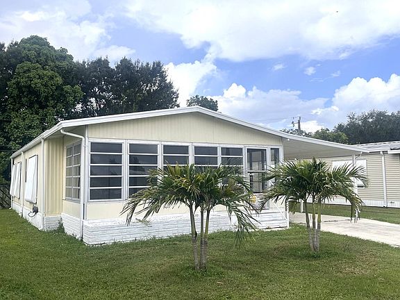 3rd image of 16119 Saint Johns Cir
