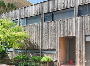 310 W Willow St, Chicago, IL 60614