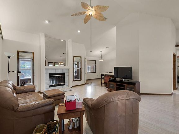 5th image of 1818 Donegal Dr