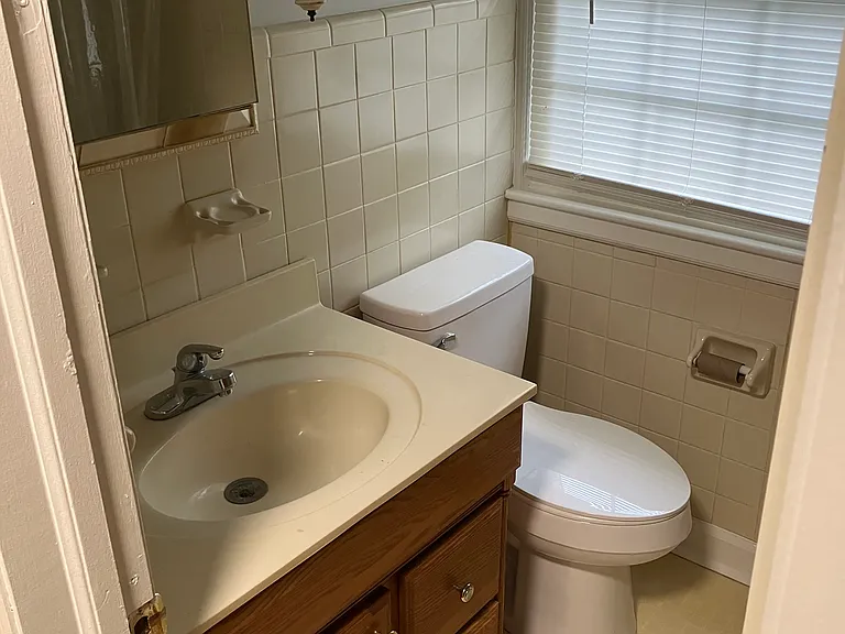 1320 Oxford Pl — Photo 16
