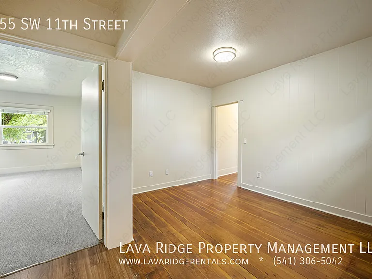 655 SW 11th St — Photo 14