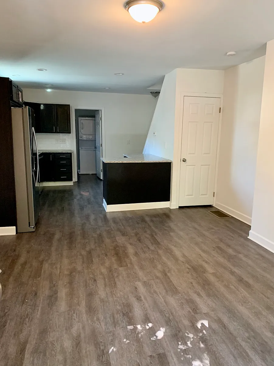 Building Photo - 544 E Beck St #544