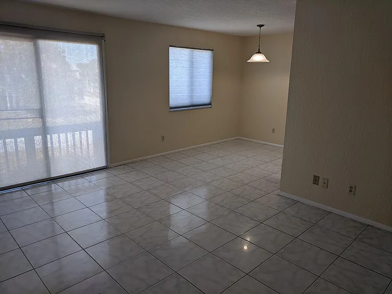 1321 Tree Ridge Ln NE — Photo 4