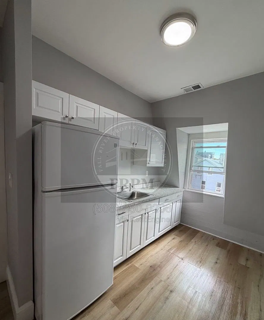 3 bed, 1.0 bath, $1,745 — Photo 1