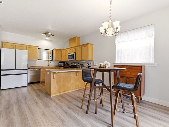 3rd image of 1213 Island Way