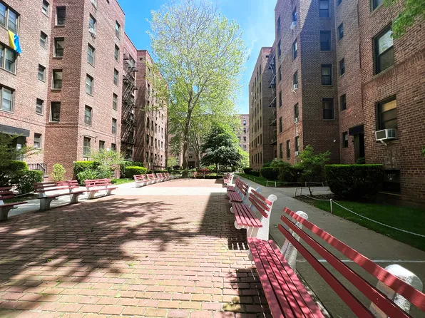 3655 Shore Parkway image 14 of 16