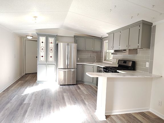 4th image of 308 Safari Ln