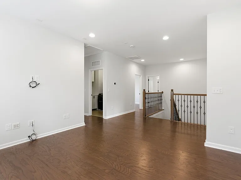 721 Vine Pond Ct — Photo 32