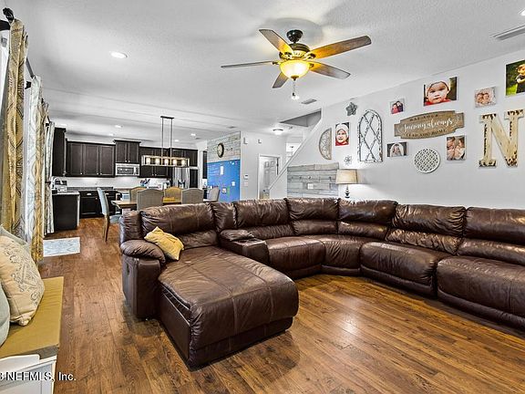 5th image of 32 Thorton Ct