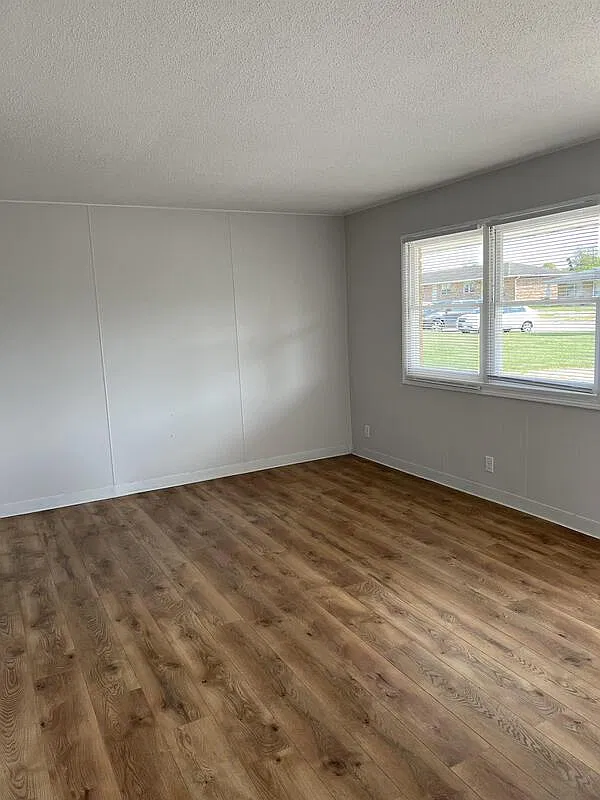 2 bed, 1.0 bath, 841 sqft, $800 — Photo 2