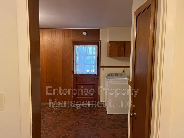 5081 Whitehall Ave — Photo 8