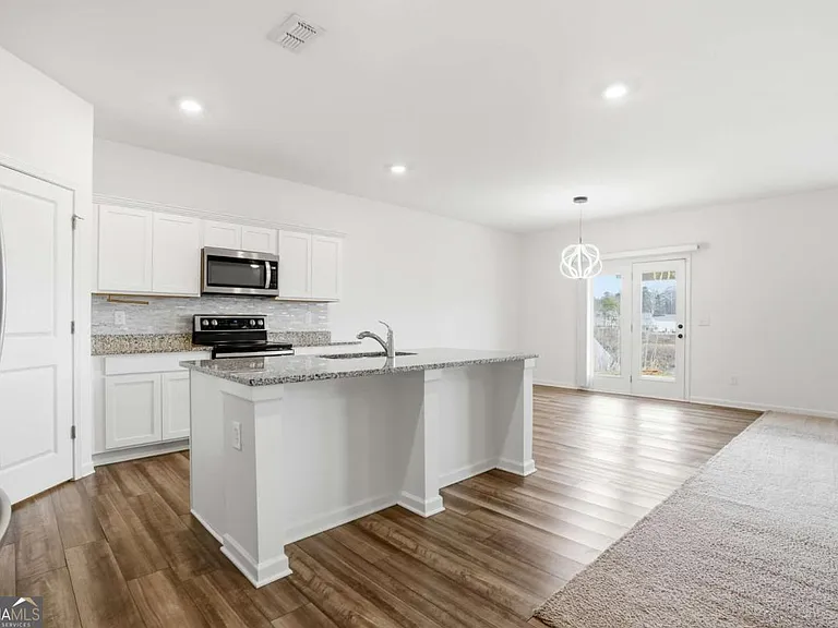 395 Knightsbridge Ln — Photo 6