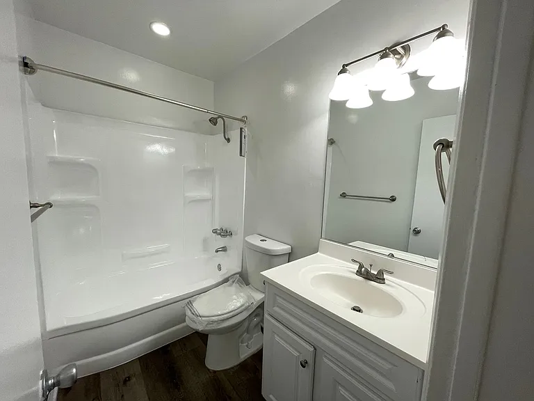 271 Parke St — Photo 14
