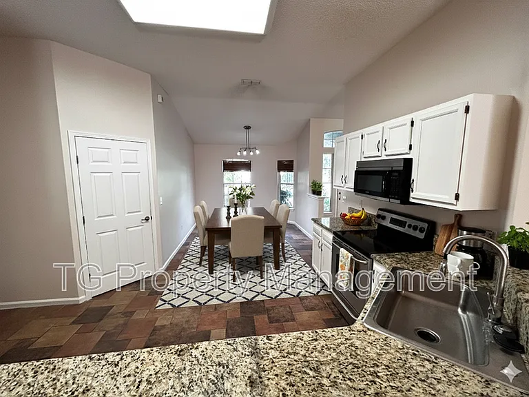1449 Blue Heron Ln E — Photo 22