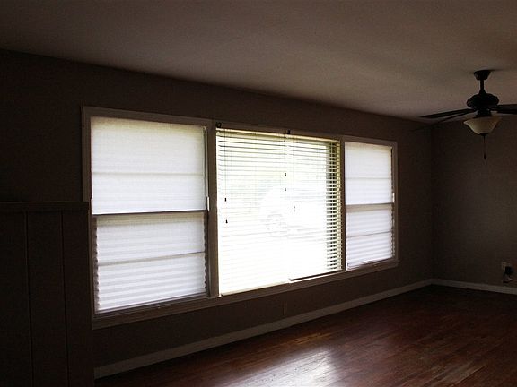 3rd image of 133 W Garfield Dr