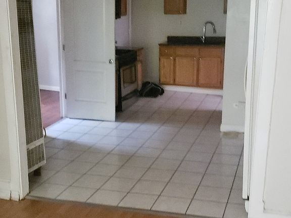4th image of 1651 N Francisco Ave