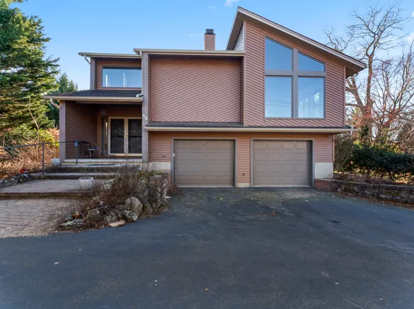 56 Roarke Road, North Haven, CT 06473