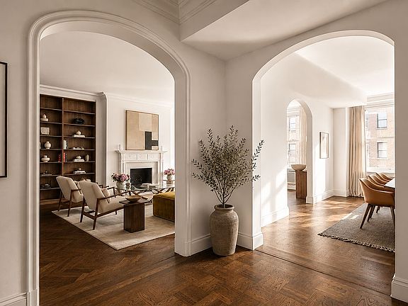 4th image of 171 W 57th St APT 8C