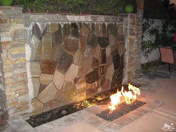 5th image of 552 N Indian Canyon Dr