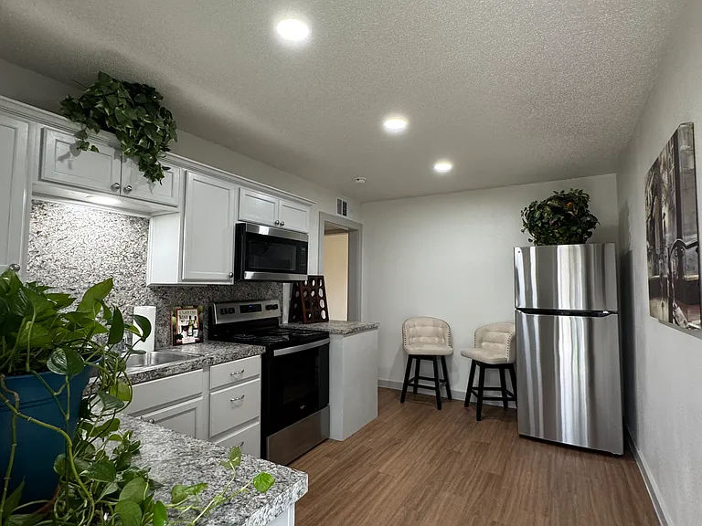 2109 W Avenue B #B — Photo 1