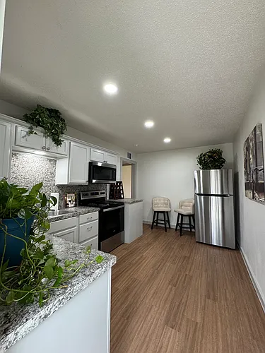 2109 W Avenue B Photo 1