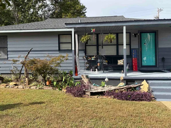 609 N Washington St, Tuscumbia, AL 35674